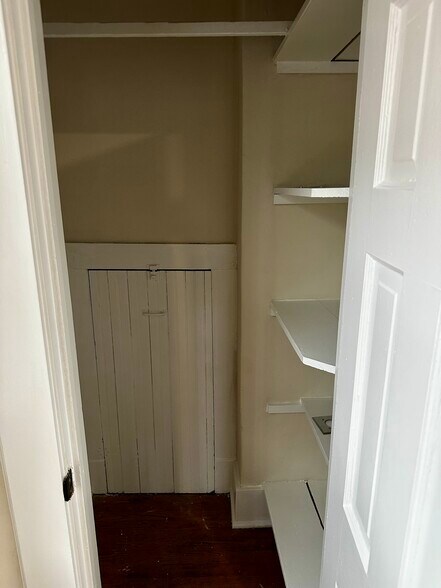 Bedroom closet - 2521 Longview Ave SW