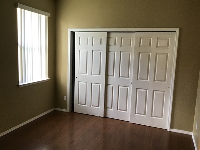 Building Photo - 922 Lake Biscayne Way