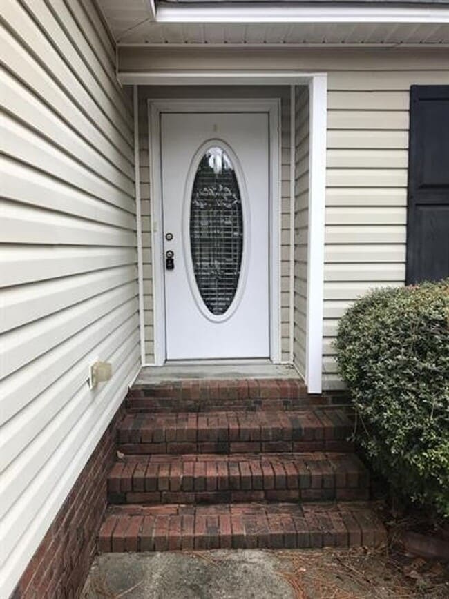 Building Photo - Carolina Lakes!!