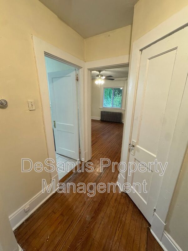 Building Photo - 2450 Starkamp St