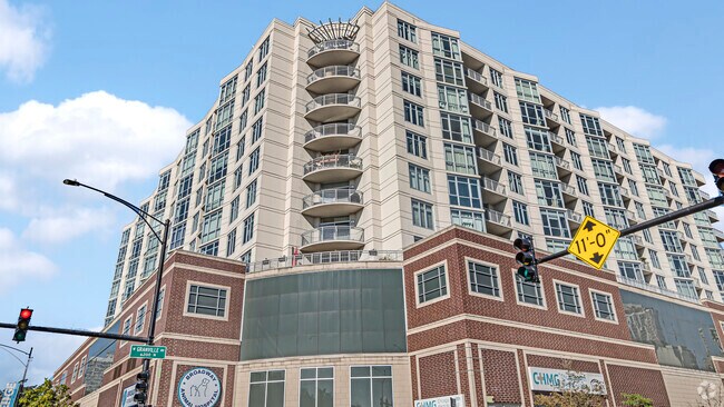 Building Photo - 1134 W Granville Ave
