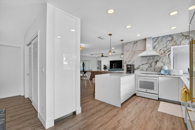 Building Photo - 891 Hickory Terrace