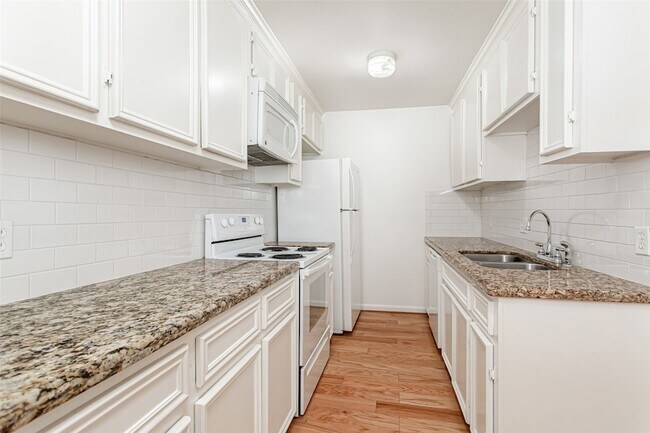 Building Photo - 4931 Junius St