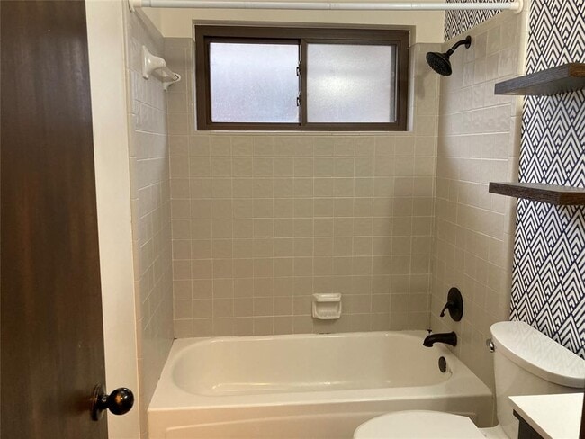 Building Photo - 405 Rhoades Ct