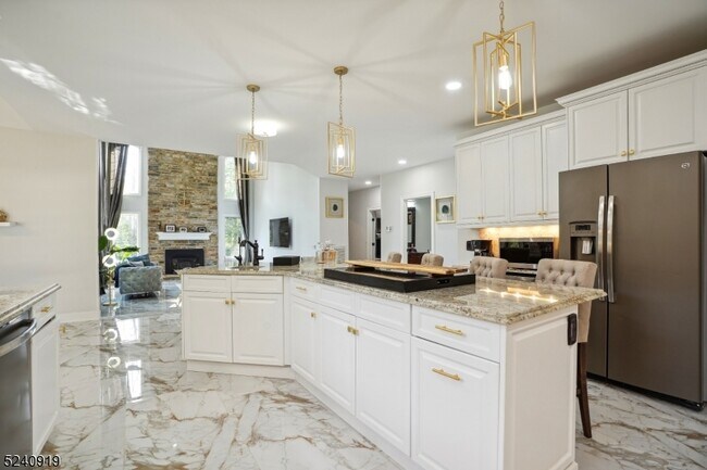 Building Photo - 22 Forest Hill Dr