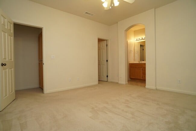Building Photo - Charming 3 Bedroom Home for Rent in Crocker Ranch  Roseville!