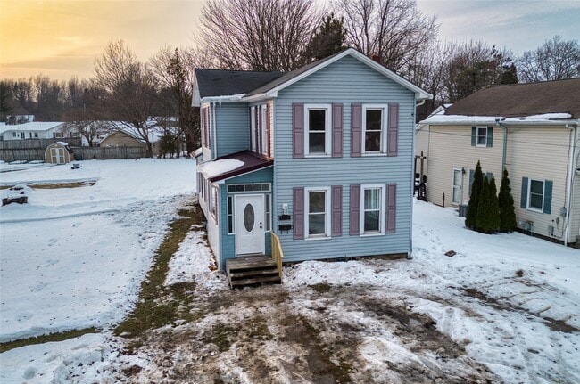 Building Photo - 1702 Lake St