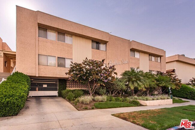 Building Photo - 5139 Balboa Blvd