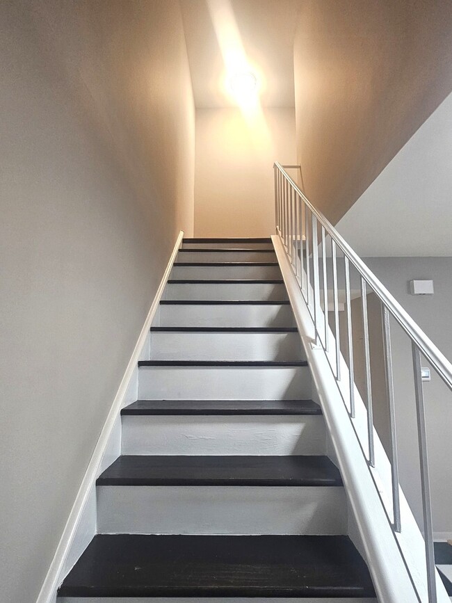 Building Photo - 841 Oxford Pl