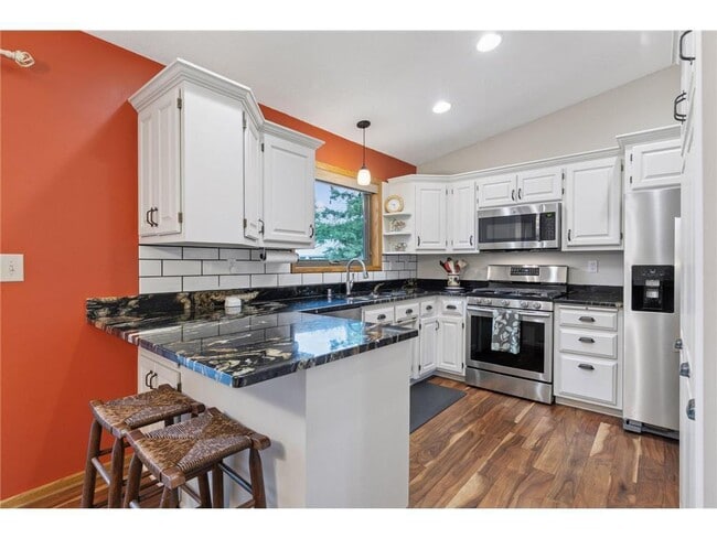 Building Photo - 796 Sunset Dr