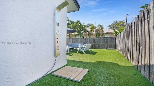 Building Photo - 16887 Royal Poinciana Dr