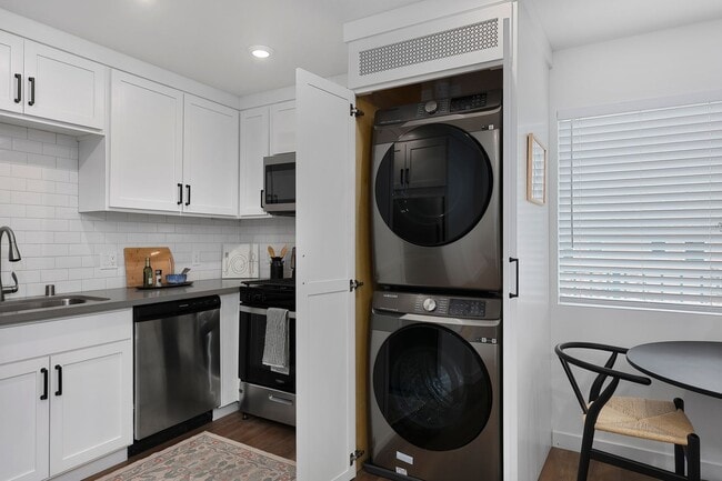 Building Photo - 13035 San Fernando Rd