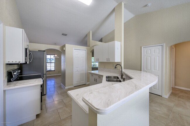 Building Photo - PRICE DROP!! ANNUAL UNFURNISHED HOME IN PUNTA GORDA