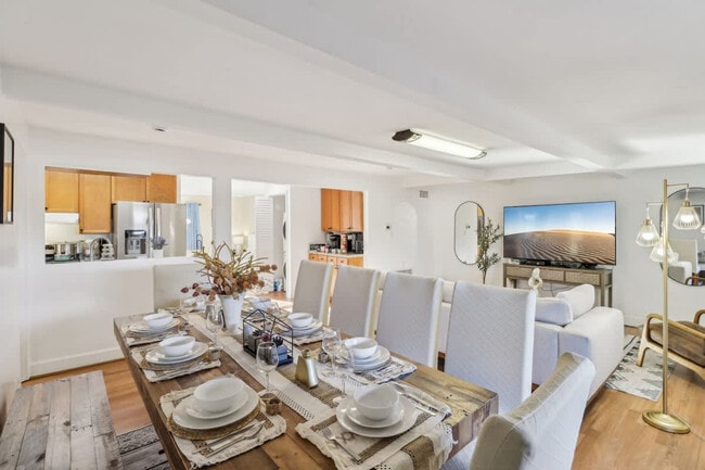 Building Photo - 609 Carlsbad St