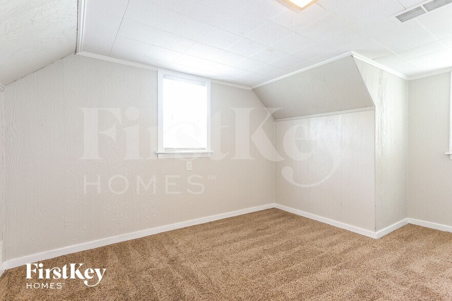 Building Photo - 14448 Kilbourn Ave