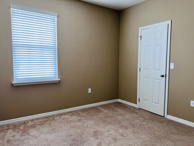 Building Photo - 537 Red Rose Ln