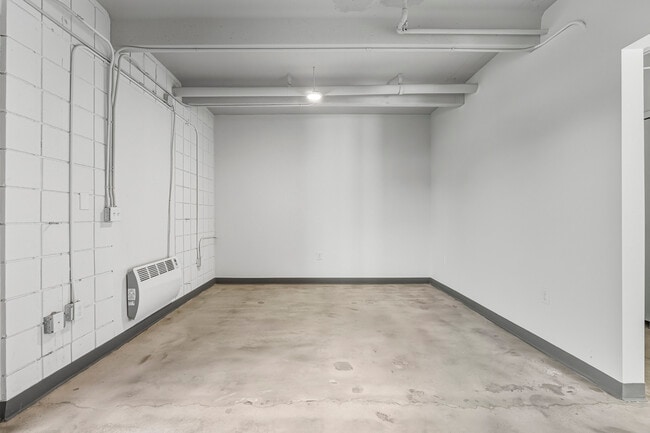 Building Photo - 415 S Weber St