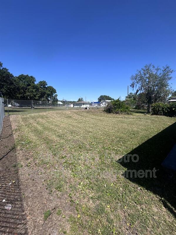 Building Photo - 1220 Linda Ln