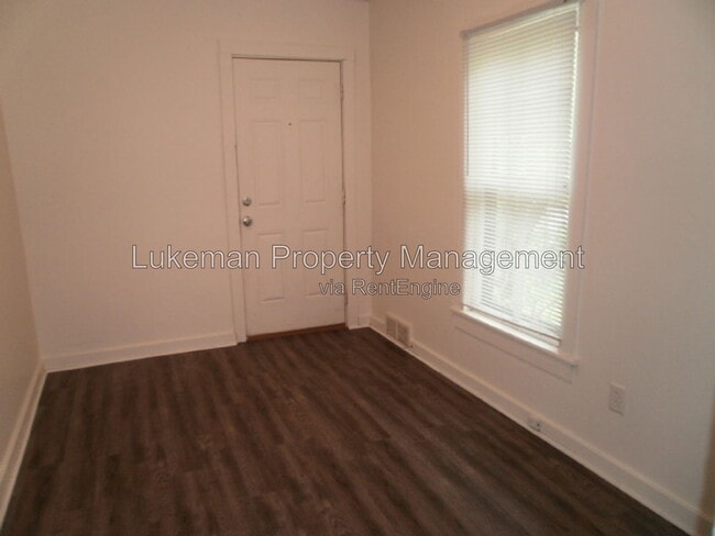 Building Photo - 932 S Park St