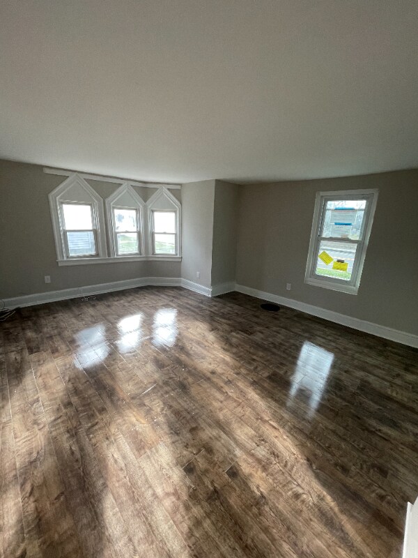 Building Photo - 118-118 S Main St