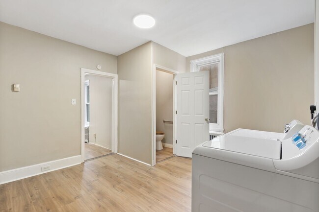 Building Photo - 5843 Magnolia St