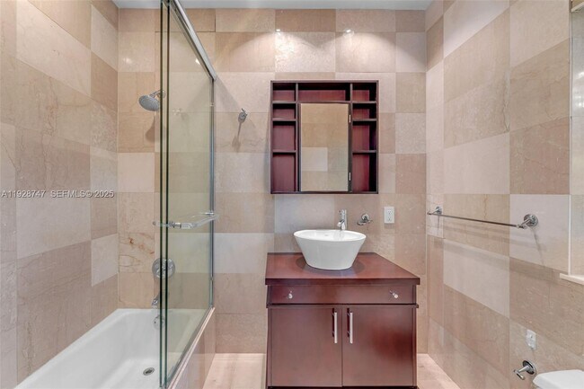 Building Photo - 655 N Mashta Dr