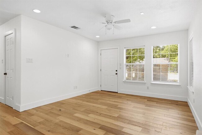 Building Photo - 6802 Villita Avenida