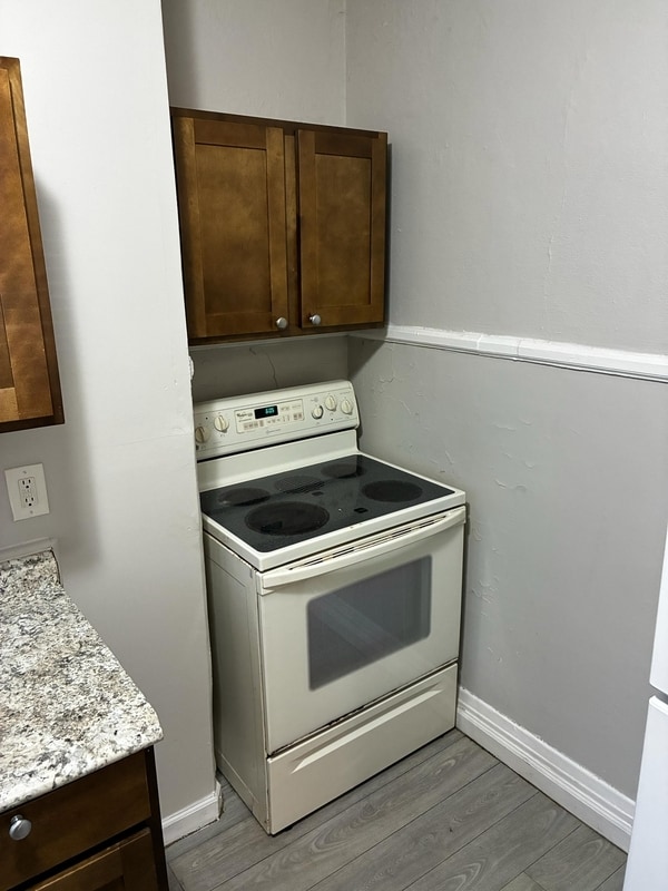 Building Photo - 565 Chestnut Dr