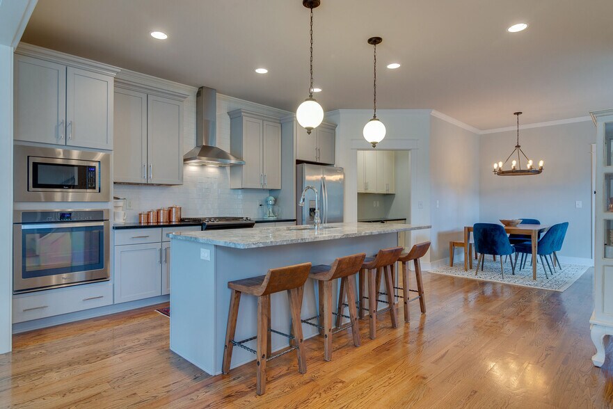 Building Photo - 1407 Pillow St