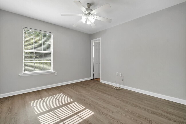 Building Photo - 2738 W Tharpe St