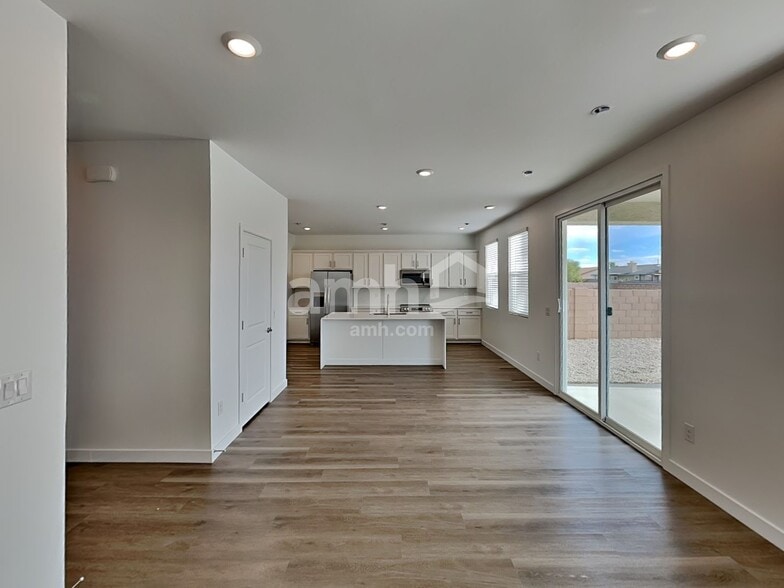 Building Photo - 9543 E Friedel Dr