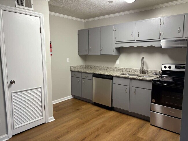 Building Photo - 105 P' Poole Ave #101: Red Bank 1Bed/1Bath Apartment w/ Laundry Units, Central AC, and Granite Co...