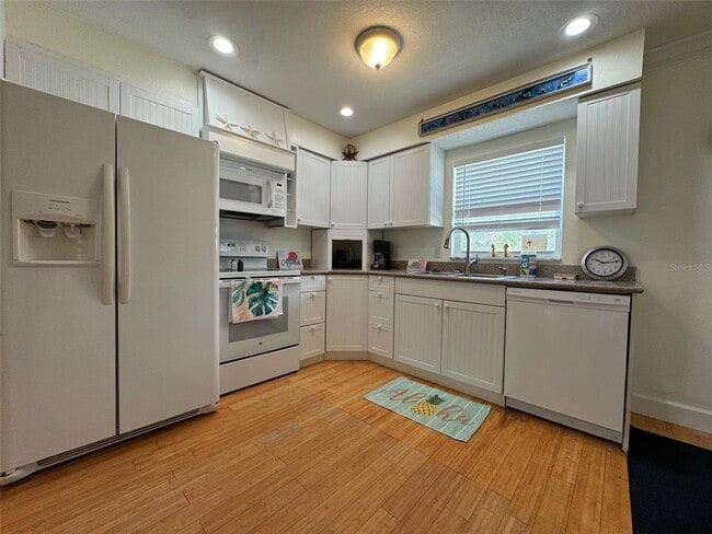 Building Photo - 300 S Central Ave