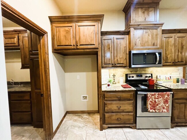 Building Photo - 14812 Brent Cir