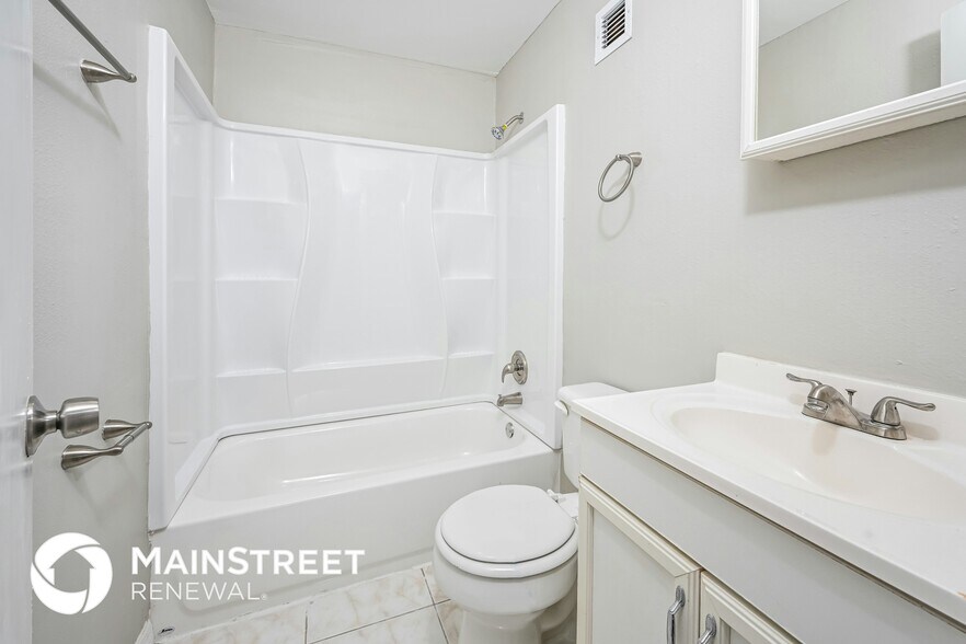 Building Photo - 671 Caliente Way