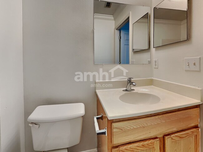 Building Photo - 6686 Gentle Oaks Dr E