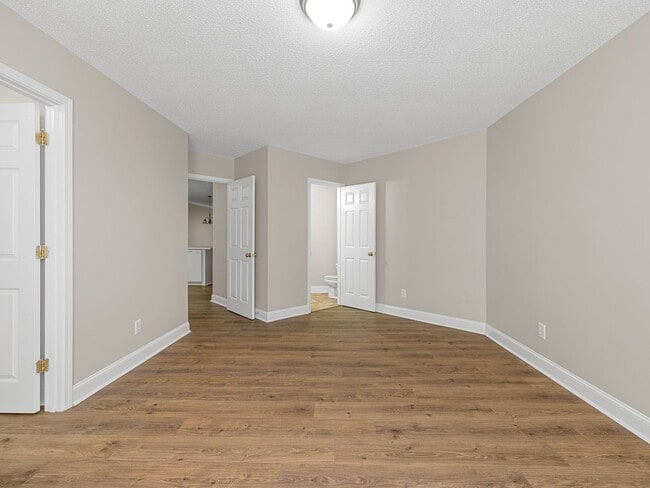 Building Photo - Newly Renovated 2BR, 2 BA in Greer SC