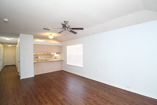 Building Photo - Charming 2BD/2BA Cottage in the Cottages a...