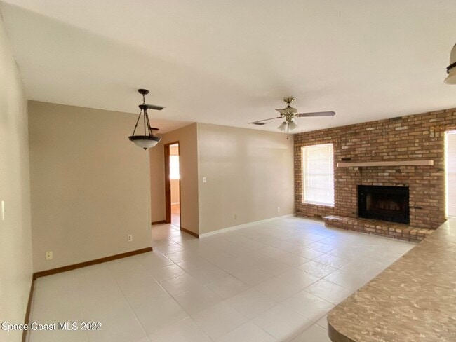 Building Photo - 1710 Apricot Dr