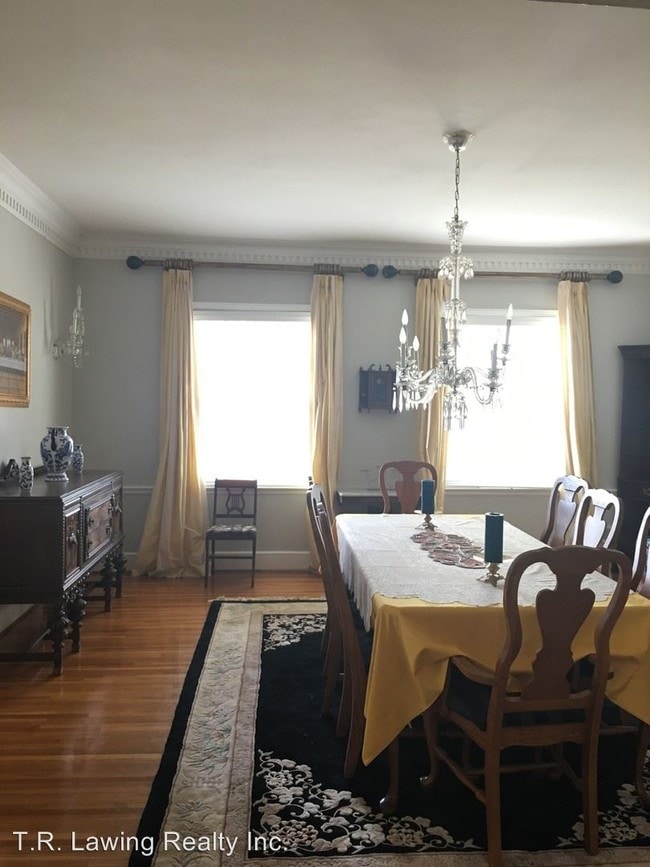 Building Photo - 1205 Fairfield Dr