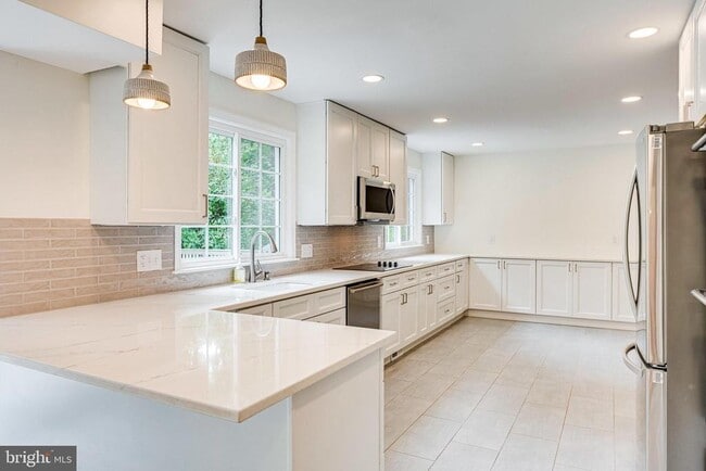 Building Photo - 12127 Holly Knoll Cir