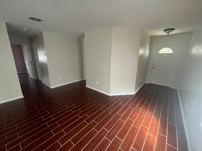 Building Photo - 220 Chalk Mountain Dr