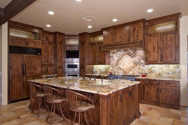 Building Photo - On GOLF COURSE LOT - 3 Bed/3Bath GATED Com...