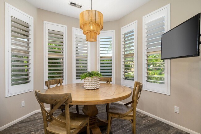 Building Photo - 51234 Longmeadow St