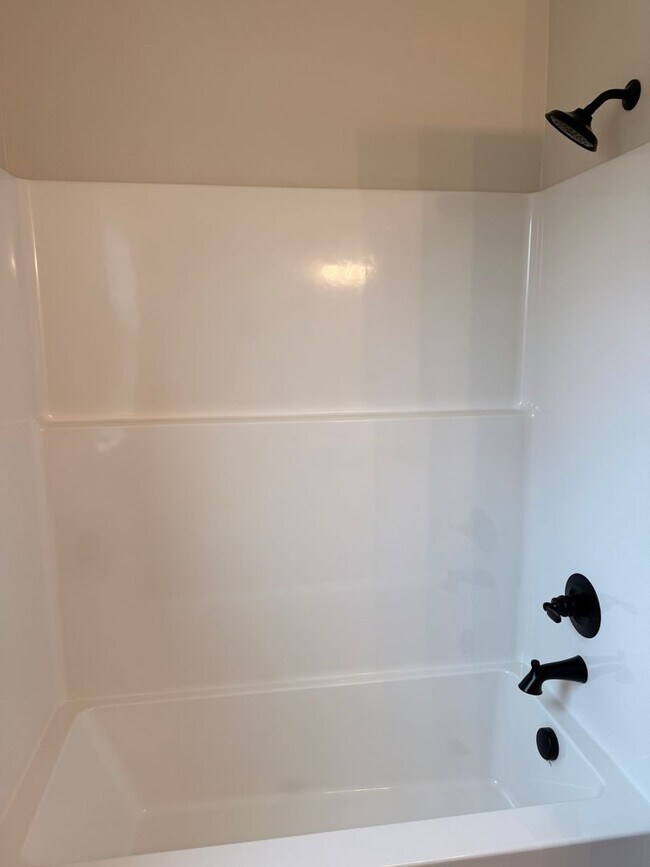 Building Photo - Gorgeous 3 Bedroom with Loft and Bonus Room! High Ceilings! Pantry! Keyless Entry! Double Oven & ...