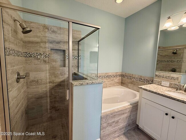 Building Photo - 7634 Loren Cove Dr