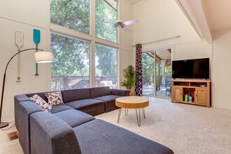 Building Photo - 2820 Greenway Dr