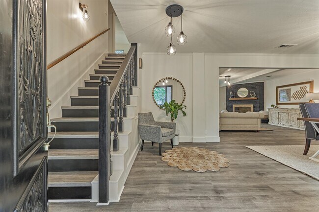Building Photo - 6214 Fawnwood Dr