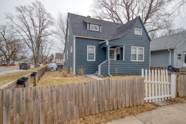 Building Photo - 702 Jackson St