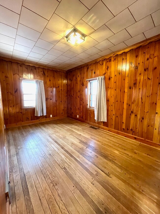 Building Photo - 512 Single Family Home